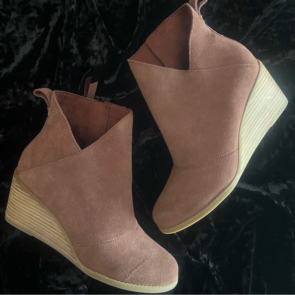 Tom’s Sutton Chestnut Brown Suede Ankle Booties